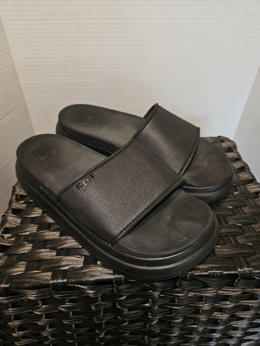 Reef Slides Women Size 9 Platform Sandals Black Slip Ons Cushion Slippers Strap